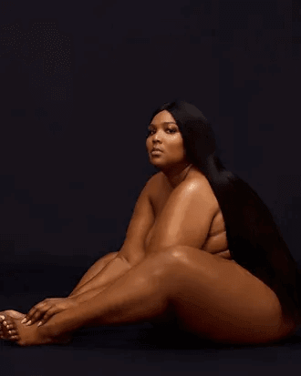 LIZZO COMPARTE EL VIDEO DE SU NUEVA CANCION POSANDO DESNUDA