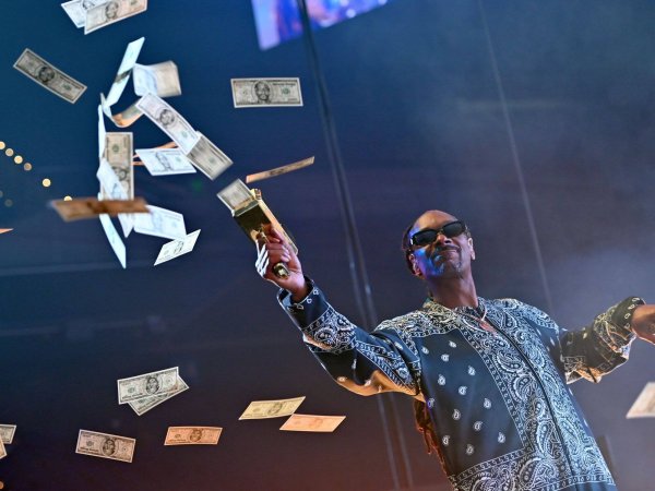 SNOOP DOGG ANUNCIÓ UN PLAN PARA CONVERTIR SU SELLO DISCOGRÁFICO EN UN SELLO NFT