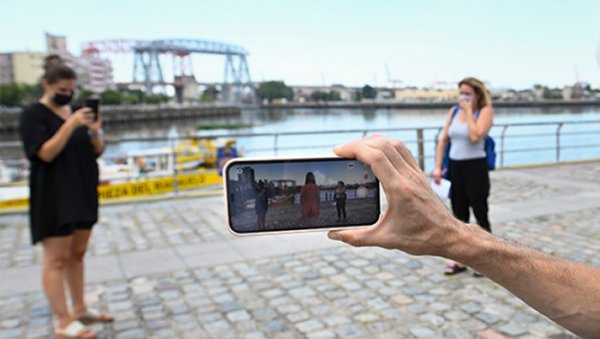 Una muestra con realidad aumentada toma espacios emblemáticos de La Boca