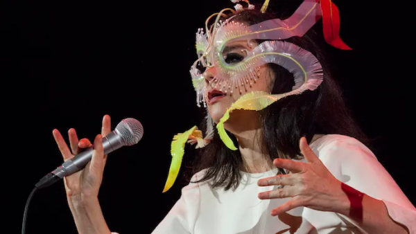 BJORK CANCELA SU CONCIERTO EN MOSCOW