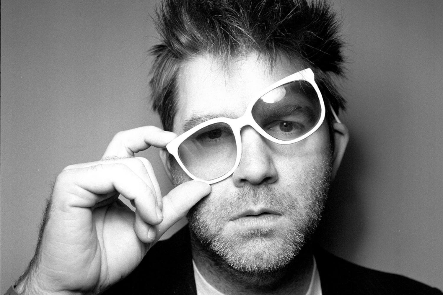 LCD SOUNDSYSTEM JUEGA CON SU LOGO POR VARIAS PARTES DE LONDRES