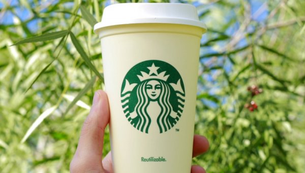 Starbucks dejará de usar vasos descartables en todo el mundo