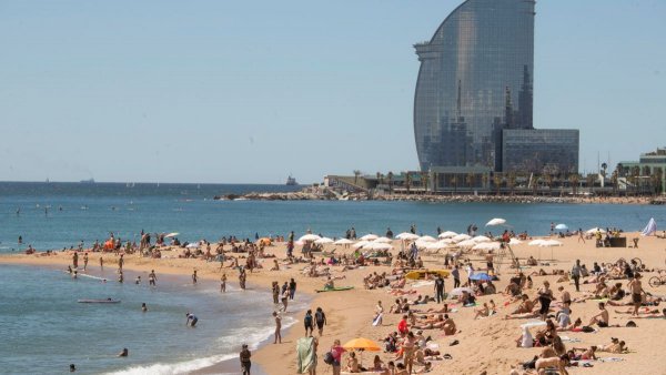 Las playas de Barcelona serán libres de humo y colillas
