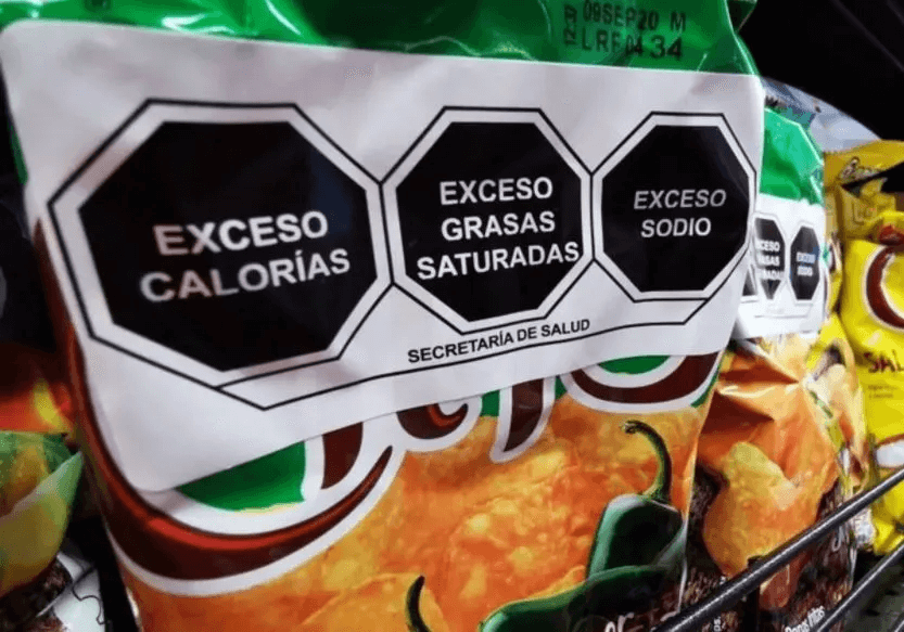 Lanzan una calculadora online para saber qué alimentos tendrán sellos de advertencia