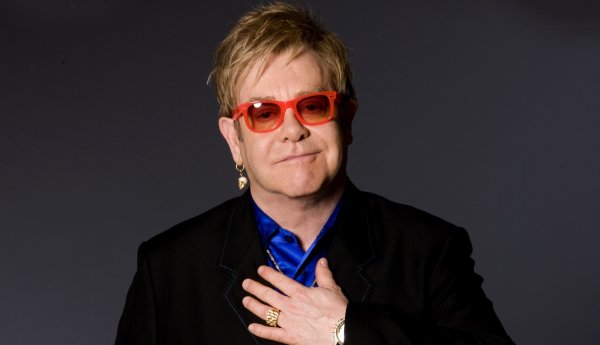 Elton John confirma que perdió la vista
