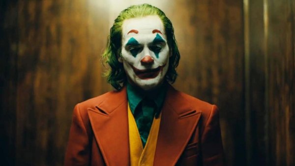 Todd Phillips confirmó la secuela de Joker y mostró a Joaquin Phoenix leyendo el guión