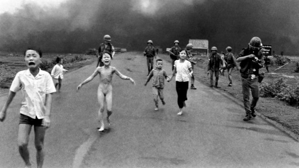 A 50 años de la foto de la “Niña de napalm” que definió la guerra de Vietnam