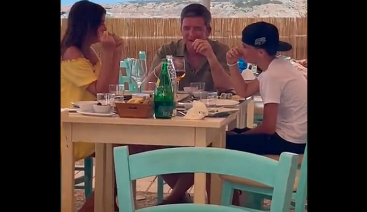 Noel Gallagher fue a un restaurante en Ibiza y le cantaron “Wonderwall”