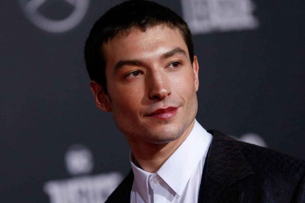 Ezra Miller, actor de ‘Flash’, fue acusado por robo agravado