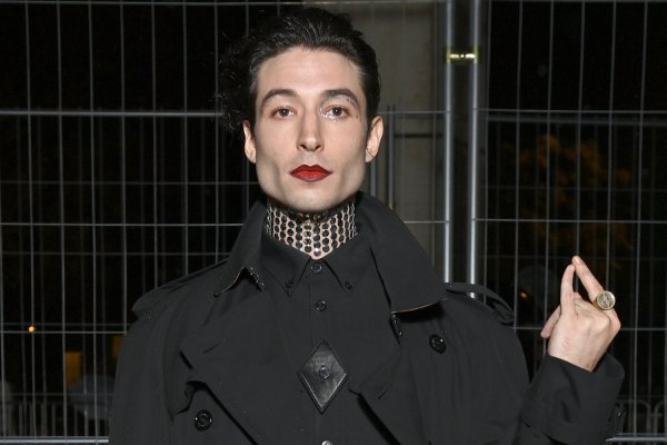 Ezra Miller pidió disculpas y reconoció que tiene problemas de salud mental