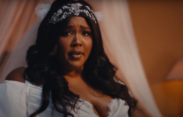 Lizzo comparte el video de “2 Be Loved (Am I Ready)”