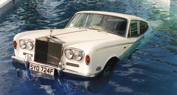 El fotógrafo de Oasis quiere recuperar el icónico Rolls-Royce de “Be Here Now”