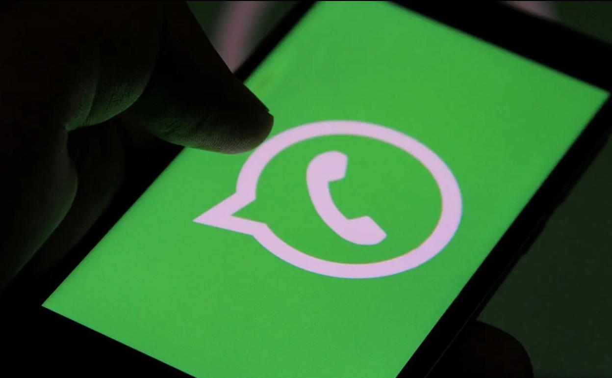 WhatsApp permitirá irse de grupos en silencio y administrar quién nos ve en línea