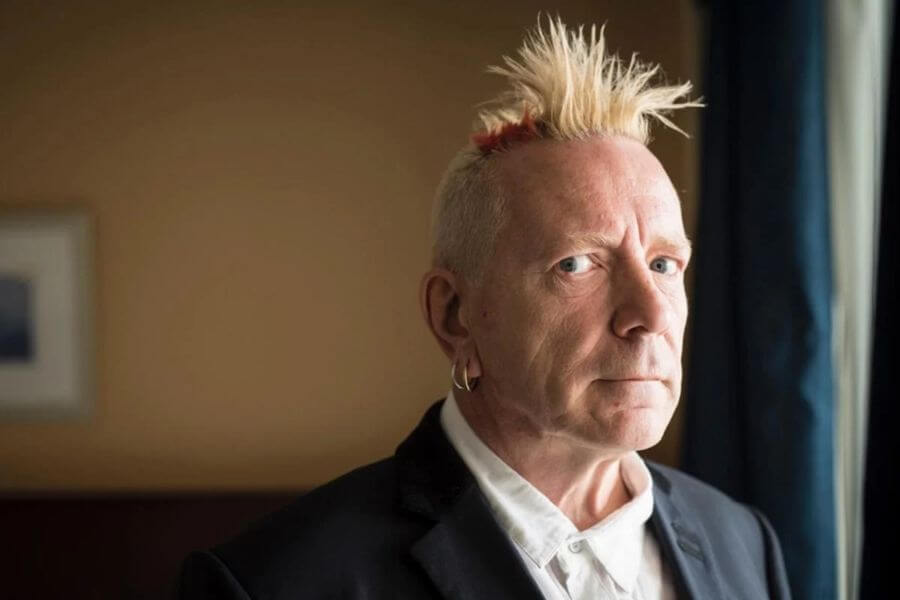 John Lydon acusa a los demás Sex Pistols de aprovecharse de la muerte de la reina