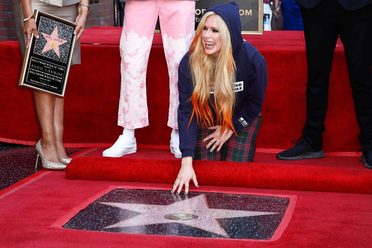 Avril Lavigne tiene su estrella en el Paseo de la Fama de Hollywood