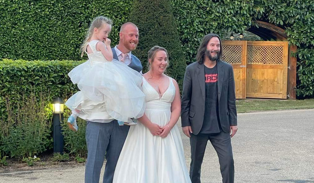 Keanu Reeves sorprendió a una pareja de recién casados en su banquete de bodas