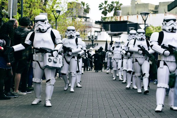 Las tropas de Star Wars juntaron 4 mil litros de leche en Adrogué
