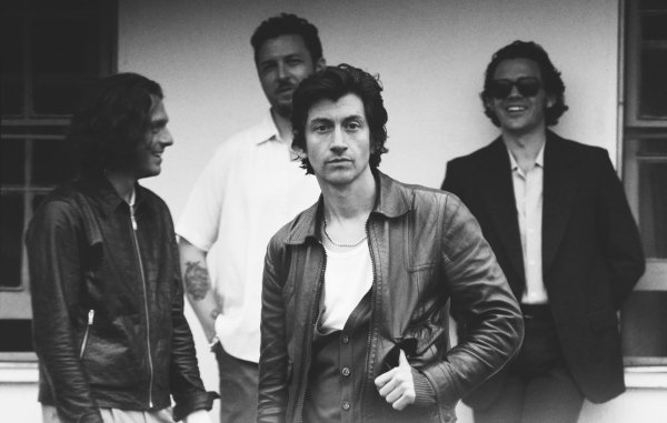 Arctic Monkeys adelanta un nuevo single de su nuevo disco