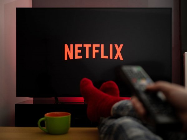 Netflix eliminó la función que pedía un abono extra para compartir la cuenta