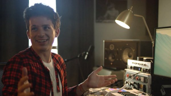 Charlie Puth dijo que Rihanna ensaya nuevas canciones en los estudios donde él trabaja