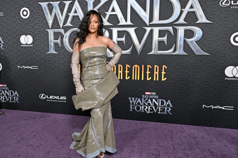 Rihanna regresa a la música “por Chadwick Boseman”