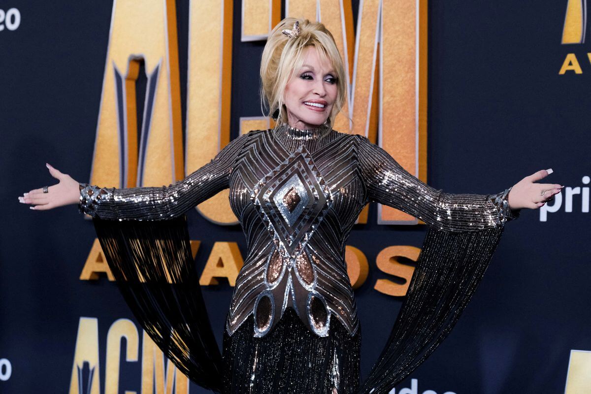 El dueño de Amazon le otorgó 100 millones de dólares a Dolly Parton para donaciones