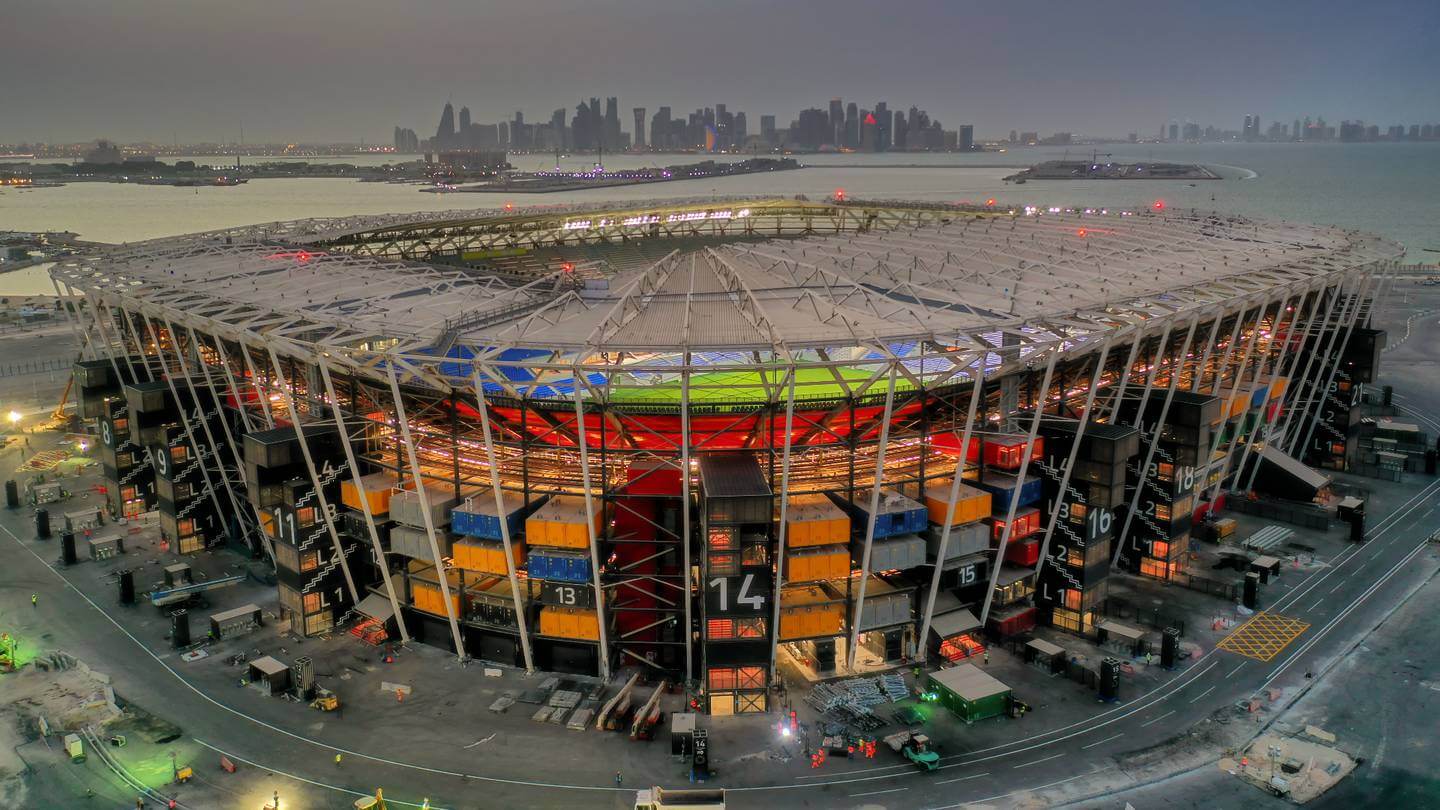 Cómo es el estadio hecho con contenedores donde jugará Argentina