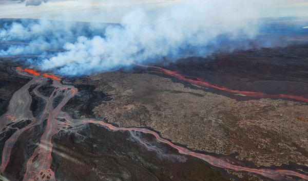 Después de 40 años, el volcán más grande del mundo entró en erupción