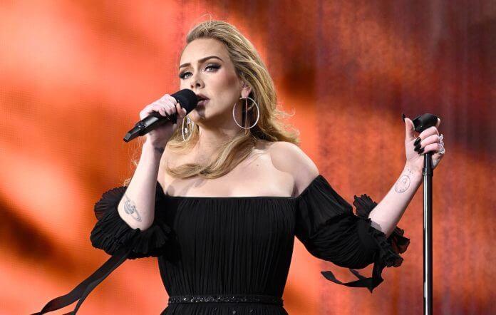 Adele confesó que le duele el nervio ciático