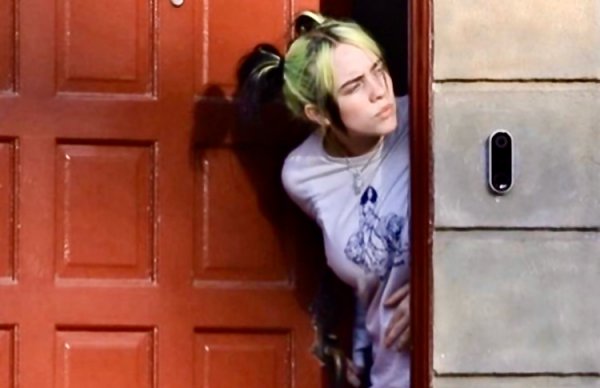 Billie Eilish solicita una orden de alejamiento a la justicia contra un presunto acosador