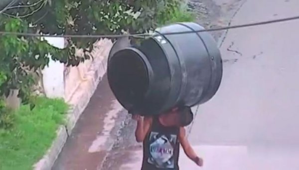 Hola País: Siguen los robos de tanques de agua