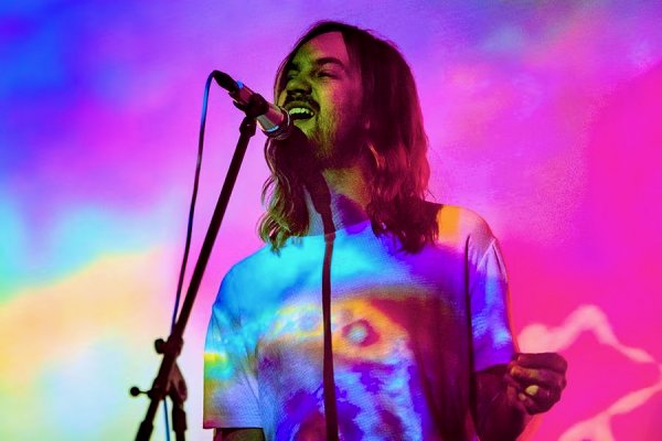 El cantante de Tame Impala se fracturó la cadera