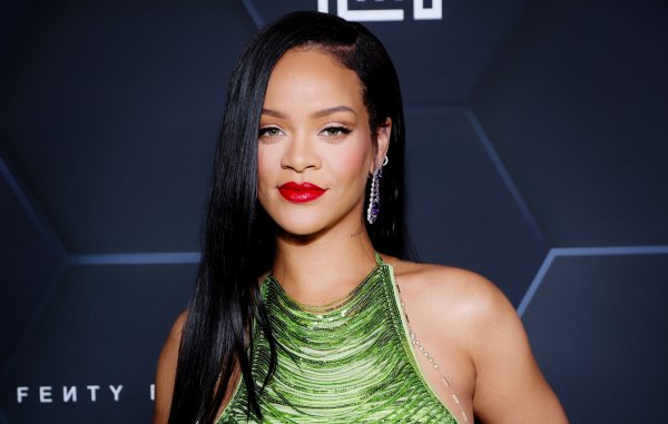 Rihanna fue invadida por un hombre que intentó pedirle matrimonio
