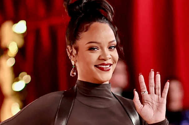 Rihanna se convierte en la mujer más seguida en Twitter