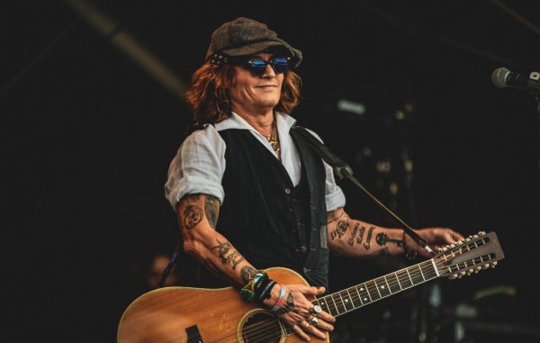 Johnny Depp se fracturó el tobillo y suspendió los shows con su banda