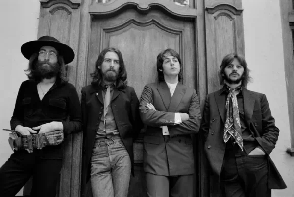 Subastan el contrato de separación de los Beatles por 500 mil dólares