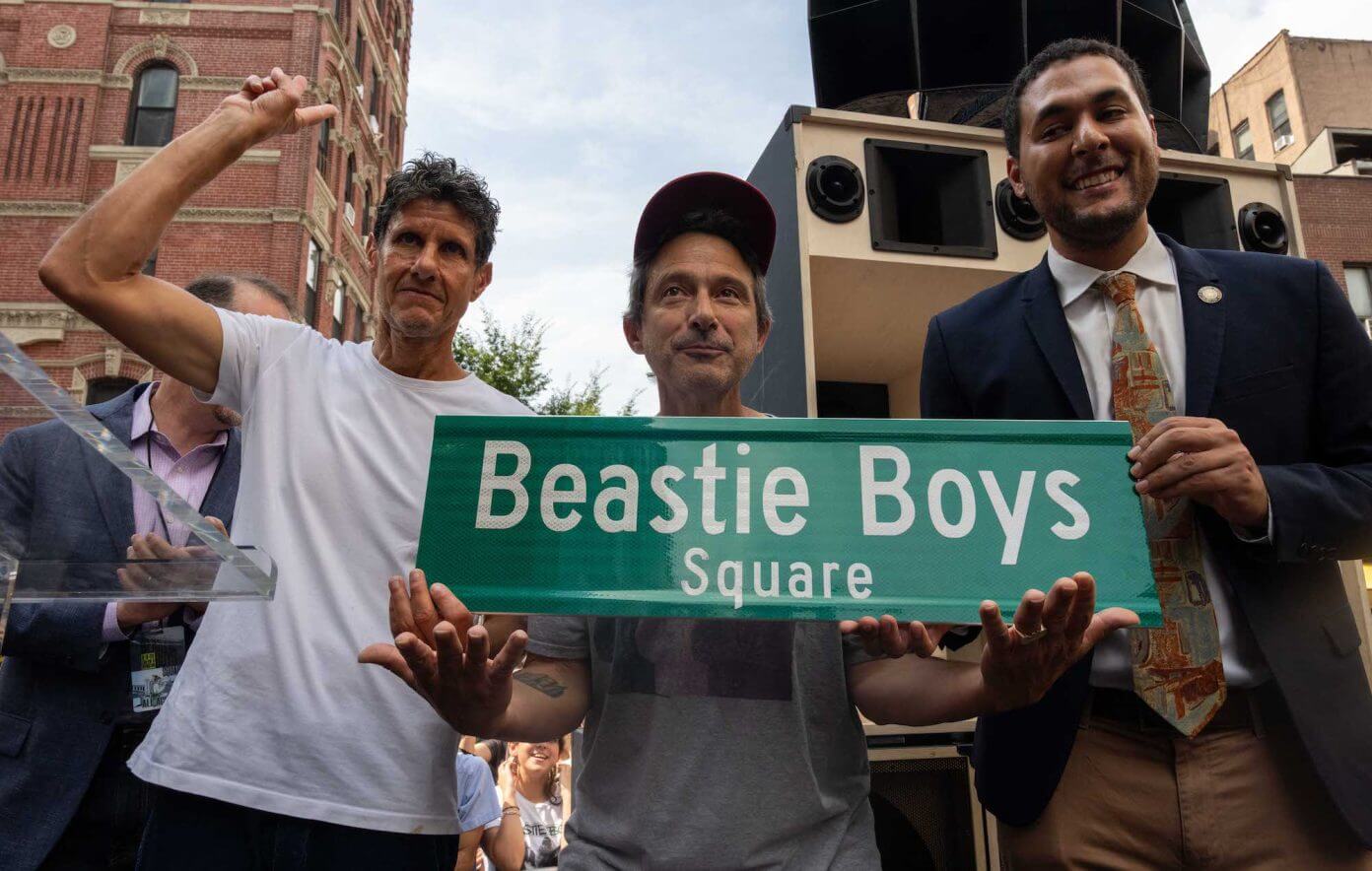 Un cruce de calles famoso en Manhattan se llama “Beastie Boys”