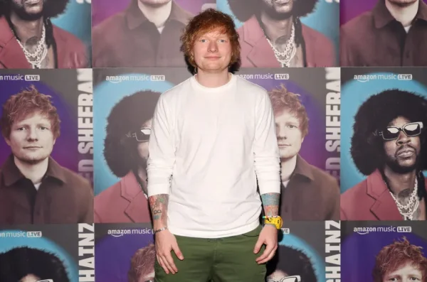 Ed Sheeran lanzó su nuevo álbum recorriendo bares