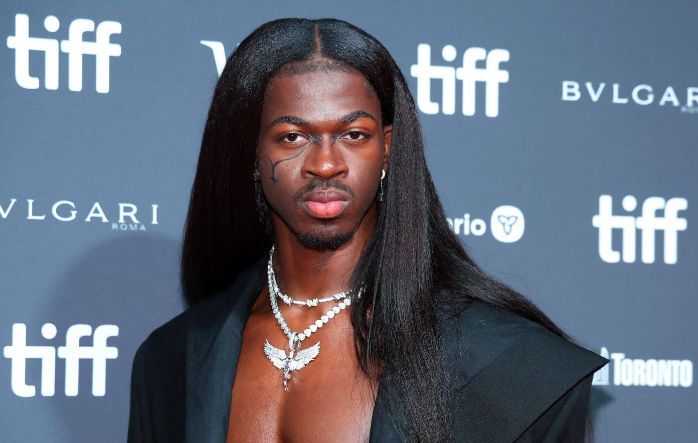 Amenza de bomba en el estreno del documental de Lil Nas X