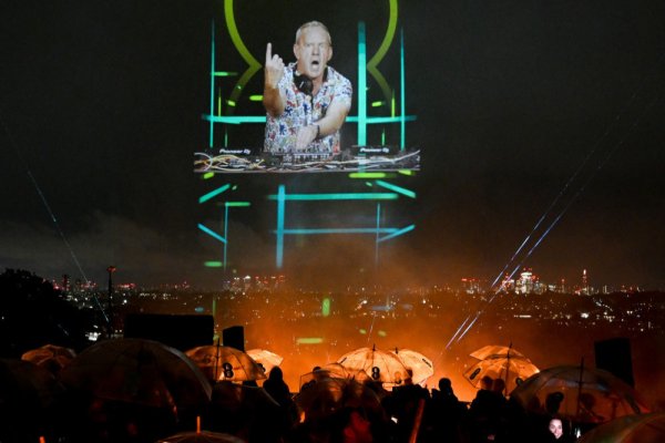 Fatboy Slim actuó en el mayor escenario holográfico del mundo