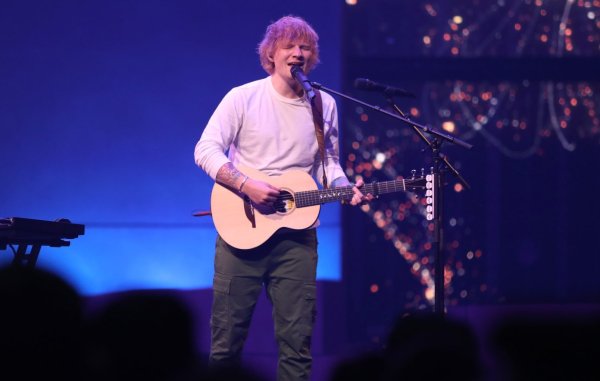 Ed Sheeran lanzó una edición limitada de una guitarra acústica
