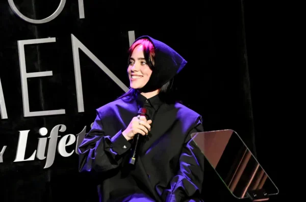 Billie Eilish se largó a llorar durante su discurso en “Power of Women”