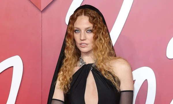 Jess Glynne no quiere ceder una de sus canciones a Rihanna