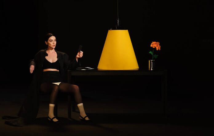 St. Vincent presenta su nuevo sencillo “Flea”