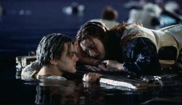 Subastaron la tabla que salvó a Rose en “Titanic”