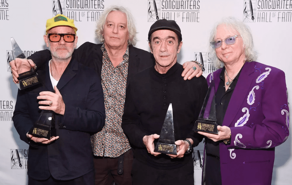R.E.M. se reunió por primera vez en 15 años