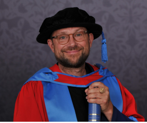 Damon Albarn recibió un título honorífico de una universidad
