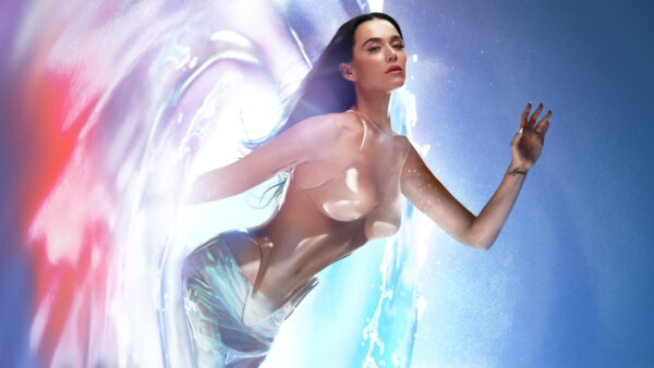 Katy Perry lanza la edición de lujo de su último álbum