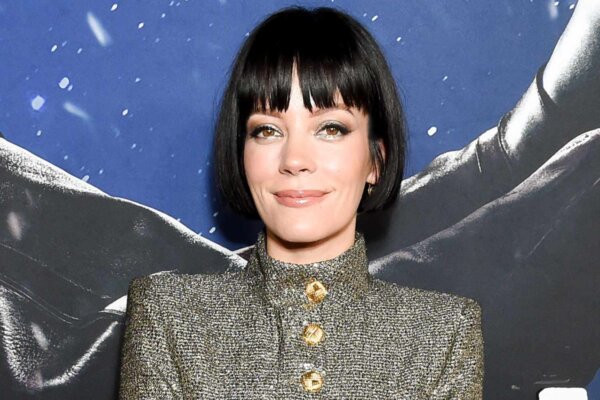 Lily Allen vende fotos de sus pies en Only Fans