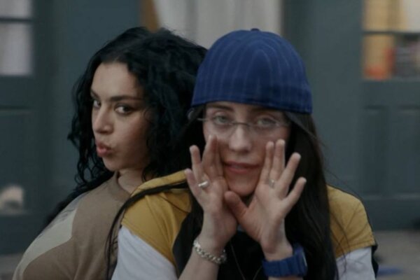 Billie Eilish se une a Charli XCX en el remix de “Guess”